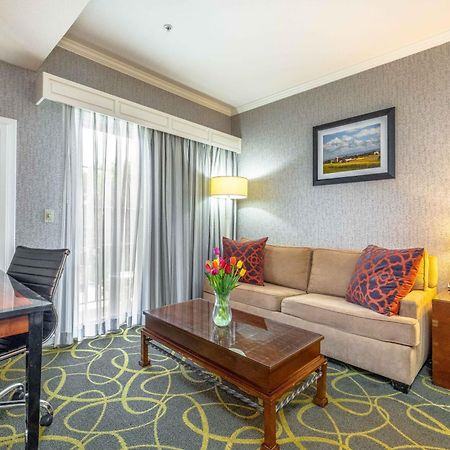 Best Western Plus Dixon Davis Buitenkant foto