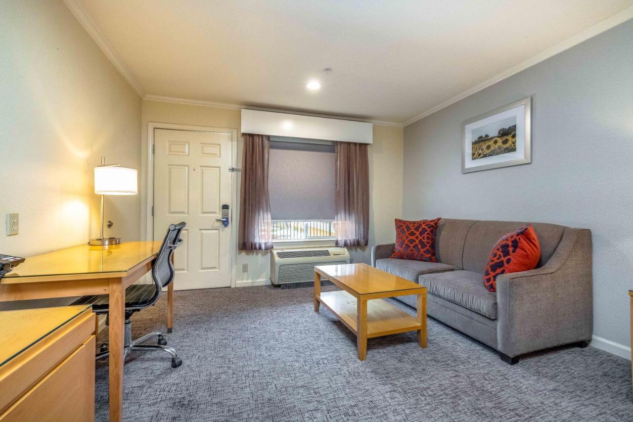 Best Western Plus Dixon Davis Buitenkant foto