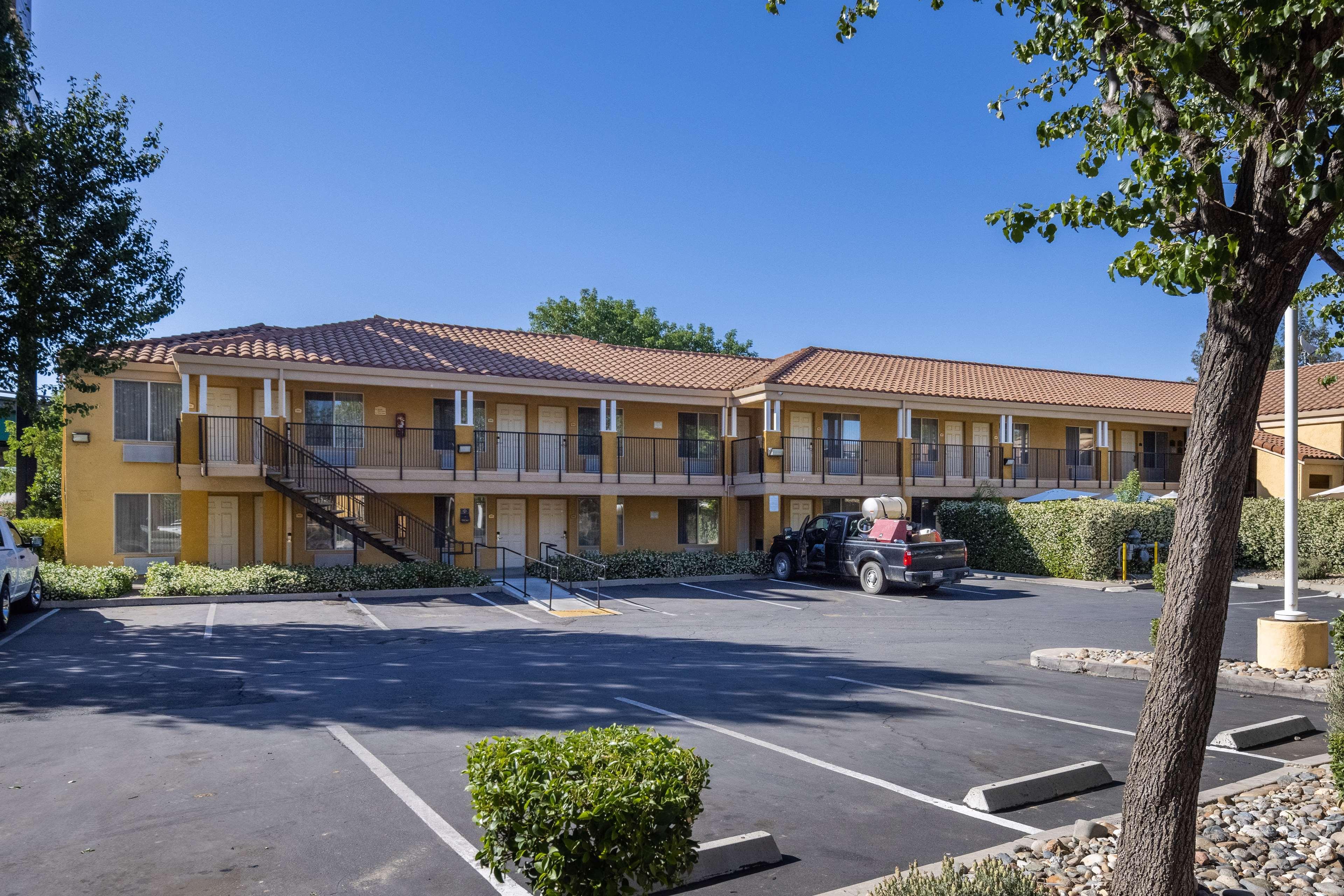 Best Western Plus Dixon Davis Buitenkant foto